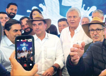 Após atritos, Flávio Bolsonaro, Caiado e Zema selam união contra Lula em evento do agronegócio