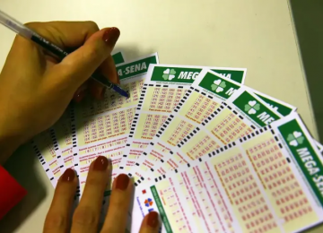 Mega-sena acumula e prêmio principal vai para R$ 130 milhões