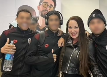 Atlético-GO dispensa seis jogadores do sub-17 após foto polêmica com atriz pornô