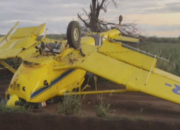 Em Quirinópolis, avião capota durante o pouso devido a fortes ventos 