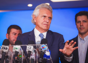 Contaminado por Vorcaro não pode ser presidente, diz Caiado, que nega indireta a Flávio Bolsonaro