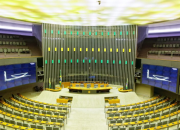 Deputados avançam com projeto que revoga resolução sobre aborto legal em menores vítimas de violência
