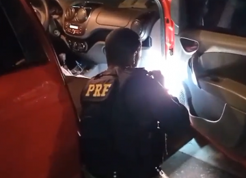 PRF apreende 201 kg de maconha em carro roubado na BR-060, em Anápolis 