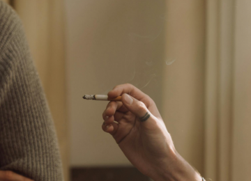 Estudo mostra que cigarro gera R$ 153 bilhões em gastos anuais com saúde no Brasil  