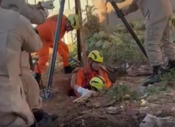 Idoso cai em cisterna desativada de 10 metros e é resgatado  em Novo Gama