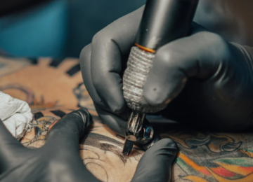 CFM proíbe anestesia para a realização de tatuagens 