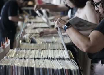 Feira de vinil gratuita agita Goiânia neste sábado com discos raros, nacionais e importados 