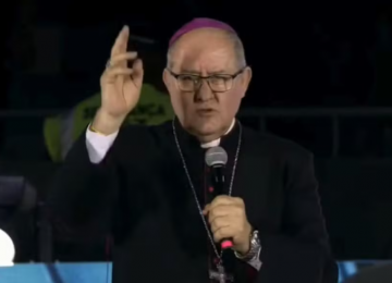 Bispo de Formosa pede proteção de Nossa Senhora contra o comunismo em evento religioso