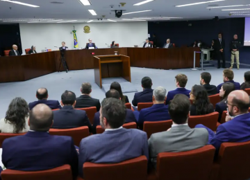Saiba como foi o 1º dia do julgamento de Bolsonaro e mais sete réus 
