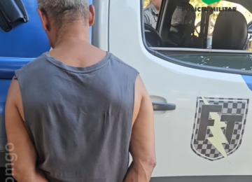 Homem de 66 anos é preso após agredir travesti em Goiânia