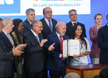 Lula sanciona ECA Digital e cria agência para fiscalizar proteção de crianças na internet