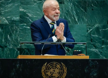 Lula diz que regulação de big techs evita terra sem lei na internet