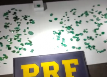 PRF apreende pedras preciosas sem origem comprovada na BR-153, em Jaraguá 