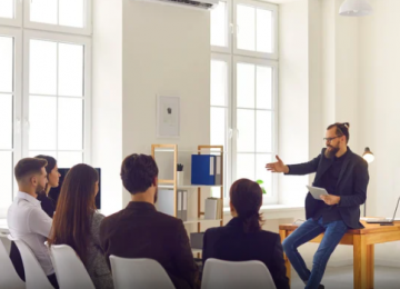 No Japão, pessoas são pagas para elogiá-lo em público e reforçar imagem profissional