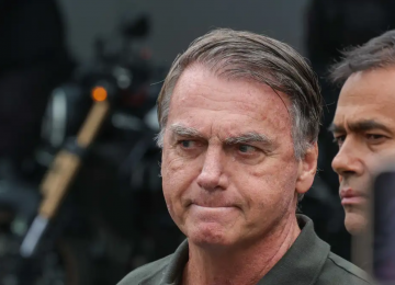 Bolsonaro é preso pela Polícia Federal em Brasília