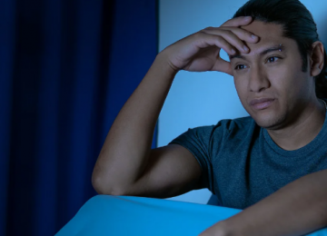 Cientistas explicam por que o cérebro se torna mais vulnerável e impulsivo após a meia-noite