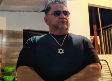 Pastor é condenado a 136 anos de prisão por abusos; esposa recebe 95 anos