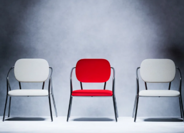 Teoria da cadeira viraliza ao propor teste simples para identificar relações saudáveis