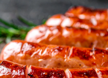 Família encontra vidro em linguiça e Justiça condena supermercado