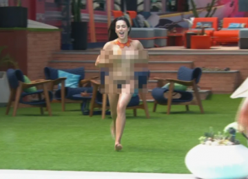 Jordana cumpre promessa e pula sem biquíni na piscina do BBB