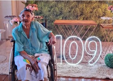 Idosa de 109 anos reúne quatro gerações em festa