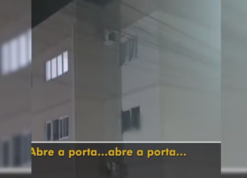 Pai deixa filhos sozinhos e crianças pedem socorro pela janela
