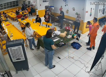 Vídeo flagra ação rápida de bombeiros que salvaram servidora engasgada em Acreúna
