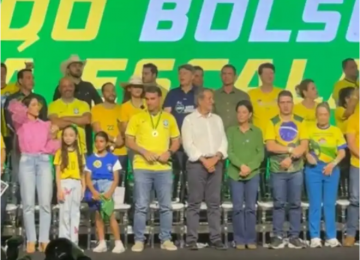 Após caminhada de 21 km, Flávio Bolsonaro lança pré-candidaturas do PL em Goiás