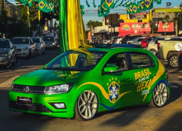 'Carro do hexa' chama atenção e vira atração durante a Copa em Goiás