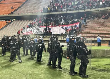 Confusão nas arquibancadas cancela jogo entre Flamengo e Independiente Medellín pela Libertadores