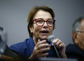 Flávio Bolsonaro diz que Tereza Cristina aceitou convite para ser vice, mas PP anuncia neutralidade