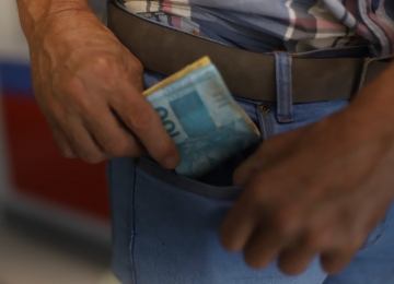 Mais de 80 milhões de brasileiros estão endividados; veja como se planejar financeiramente para 2026