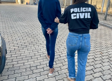 Operação prende casal suspeito de extorquir idosos com fotos íntimas em Goiás 