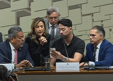 Influenciador joga Tigrinho ao vivo em CPI e fatura R$ 100 com aposta de R$ 4