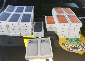 PRF apreende 57 iPhones escondidos em carro na BR-153