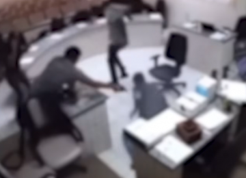 Homem que atirou em réu durante júri é absolvido por clemência em Pernambuco