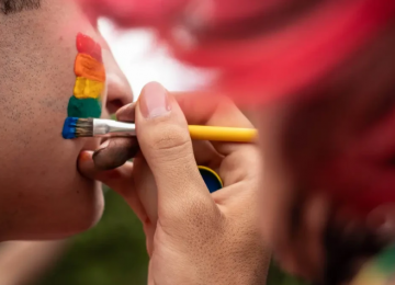 Justiça de Goiás autoriza alteração de nome e gênero para pessoa não binária em Valparaíso