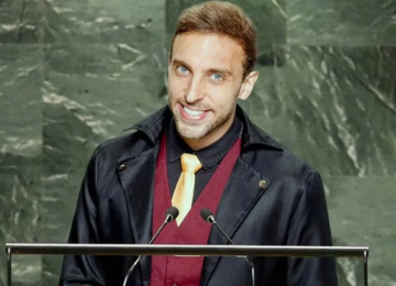 Justiça reverte condenação e humorista Leo Lins é absolvido