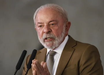Lula passa por cauterização na cabeça e tratamento para dor na mão, em São Paulo nesta sexta (24)