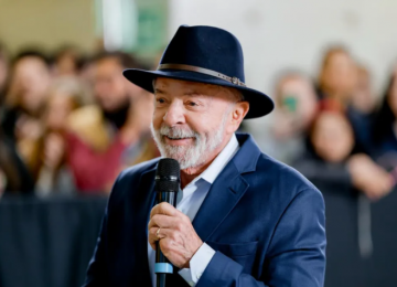 Lula critica retorno da Seleção após eliminação: 