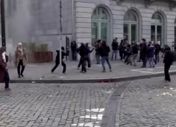 Manifestantes contra acordo Mercosul atacam polícia com bombas na Bélgica 