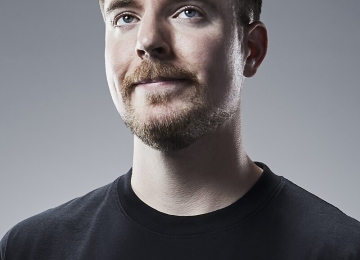 MrBeast já plantou 23 milhões de árvores, doou 100 casas e enviou US$ 3 milhões em suprimentos a refugiados 
