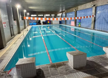 Especialista alerta para riscos do cloro em piscinas após morte de professora em academia de SP