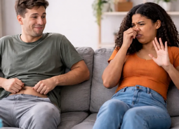 Por que o próprio pum parece menos fedido? Ciência explica o curioso fenômeno