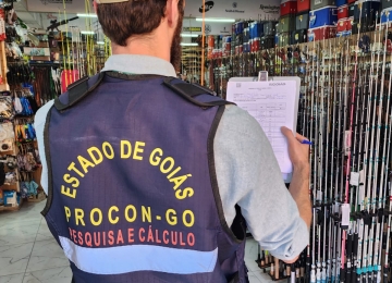 Procon Goiás apreende 1.500 fogos de artifício vendidos irregularmente em Padre Bernardo