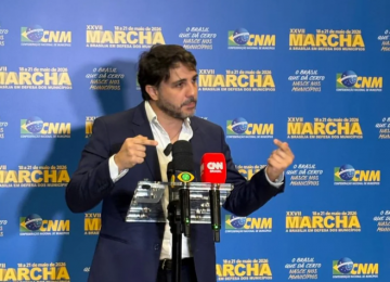Renan Santos chama Eduardo Bolsonaro de 