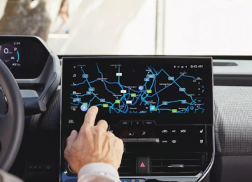 Toque perigoso: estudo aponta que telas sensíveis ao toque aumentam riscos ao volante