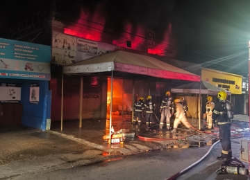 Fogo toma loja agropecuária em Trindade e deixa rastro de destruição 