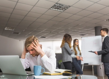 Ações estratégicas de Recursos Humanos são chave para bem-estar emocional em ambientes corporativos 