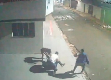 Defesa de suspeitos alega ameaça com simulacro em caso de jovem morto a facadas em Rio Verde